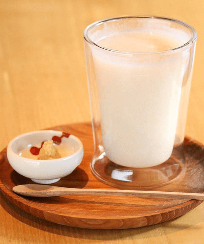 甘酒〈ホット／アイス〉 600円